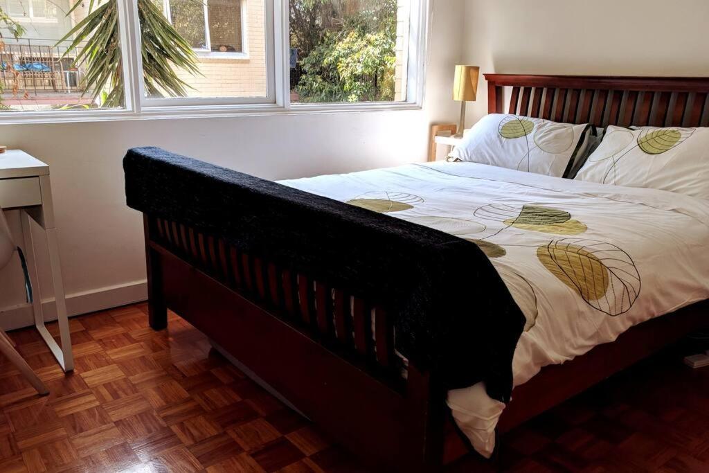Elwood Beach Apartment เมลเบิร์น ภายนอก รูปภาพ